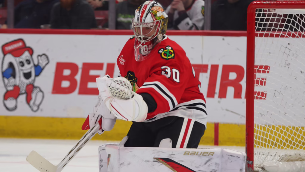 Blackhawks goalie Spencer Knight signs three-year contract extension