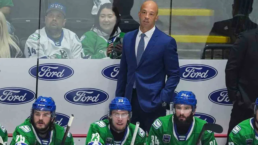 Canucks extend AHL head coach Manny Malhotra through 2026-27