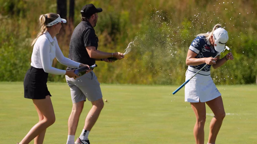 Charley Hull wins LPGA title after Jeeno Thitikul's four-putt meltdown