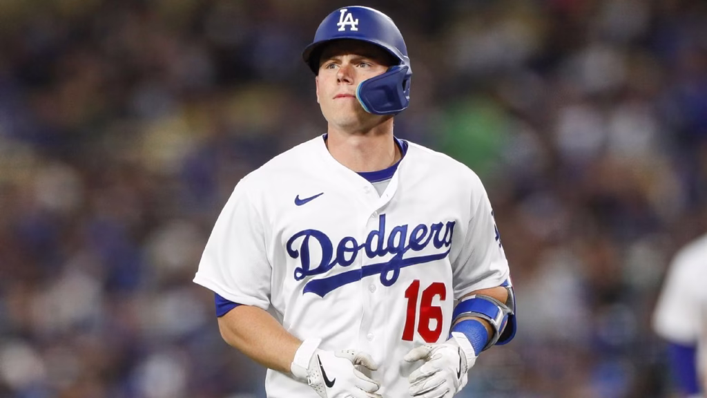 Dodgers' Will Smith lands on 10-day IL with bruised right hand