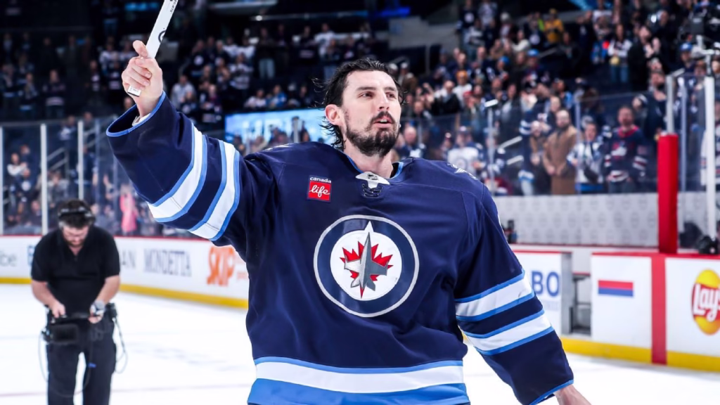 Fantasy hockey rankings - MacKinnon, Hellebuyck lead the way