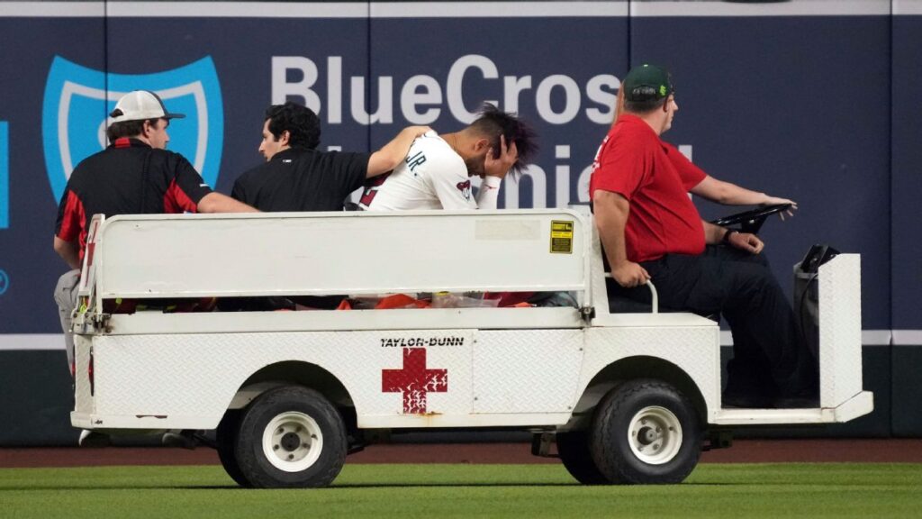 Lourdes Gurriel carted off with apparent right leg injury