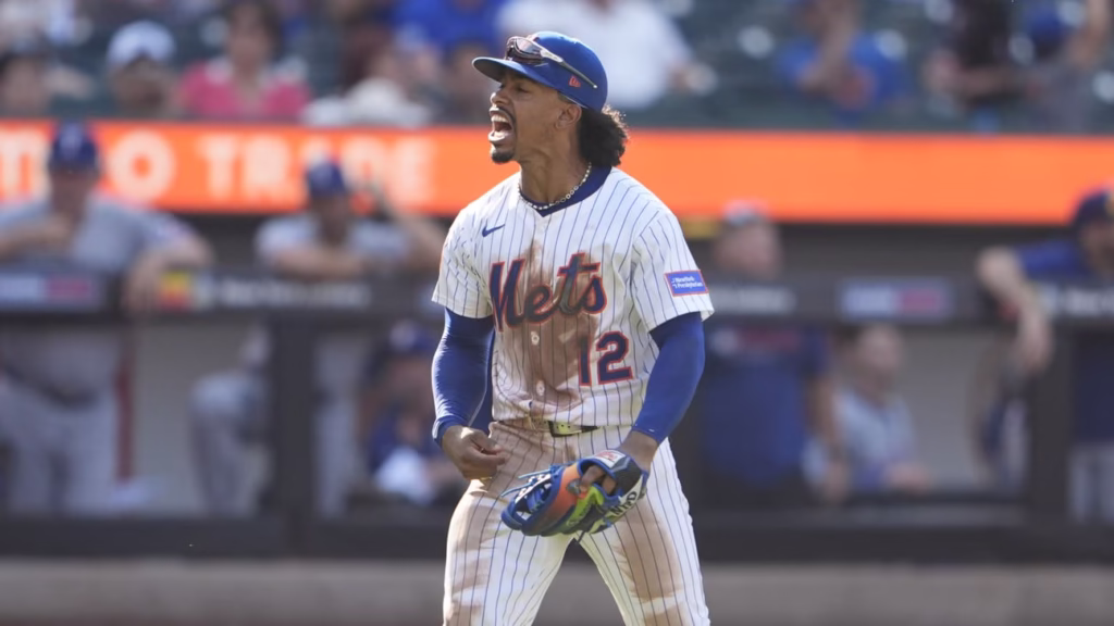 New York Mets manager Carlos Mendoza (64) takes starting pitcher Jonah Tong (21) out of the game against the Texas Rangers during a pitching change during the first inning at Citi Field.