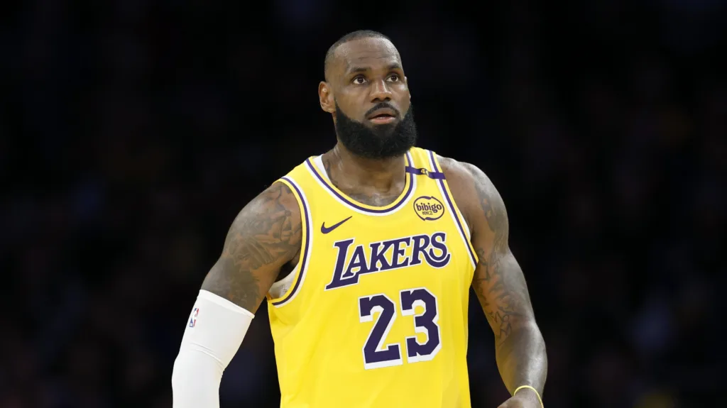 NBA Insiders Question If LeBron James 'Knows Where He's At' on Retirement Timeline