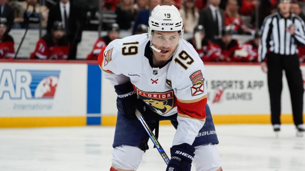 Report: NHL to implement playoff salary cap this season