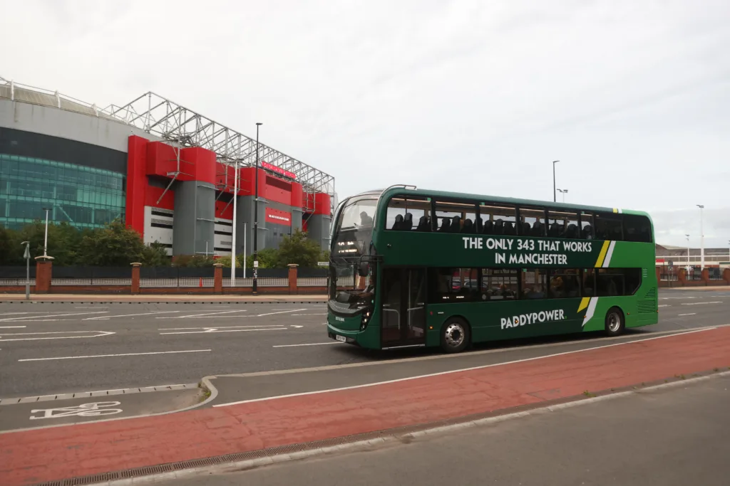 A 343 bus drives past Old Trafford, mocking Ruben Amorim's favoured formation