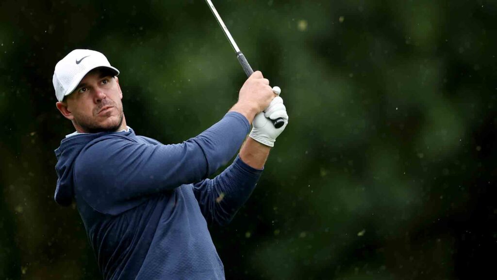The clever way Brooks Koepka used his golf glove … to fix his grip 