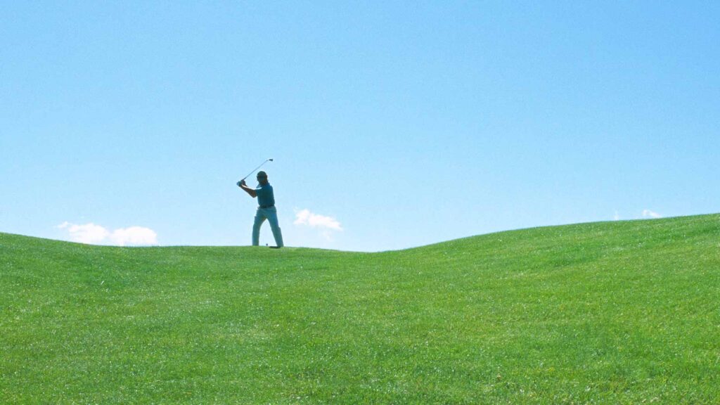What every golfer needs to know about hitting from uneven lies
