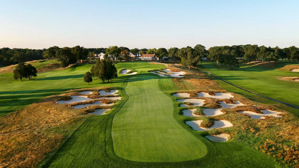 What makes Bethpage Black so hard for weekend hackers?