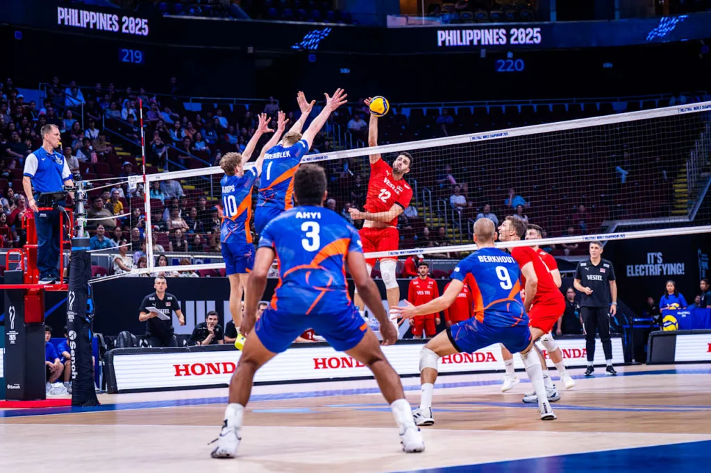 WorldofVolley :: Türkiye Stun Netherlands to Reach Historic World Championship Quarterfinal
