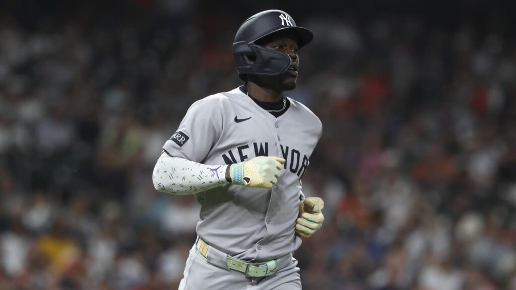 Yankees' Jazz Chisholm Jr. exits Thursday's game vs. Astros with knee contusions